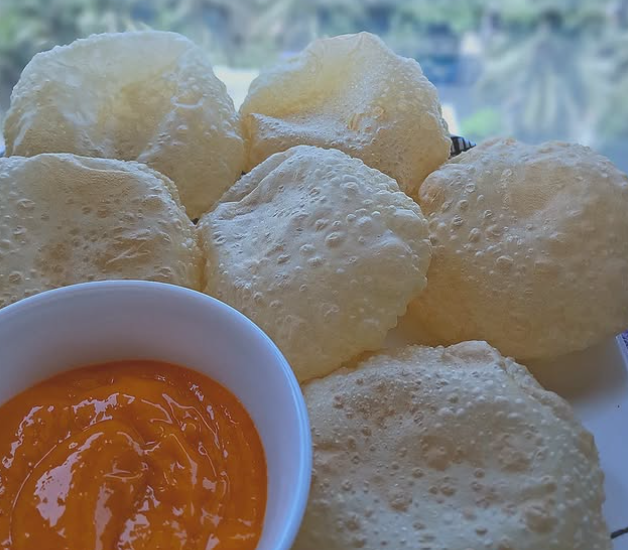Luchi & Aamras