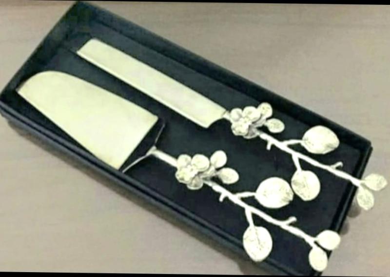 Floral Ornate Cake Knife Design