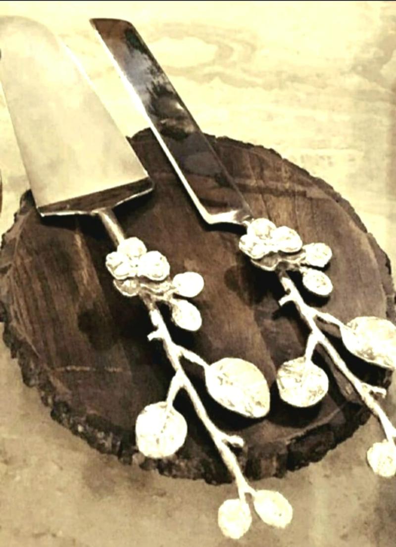 Floral Ornate Cake Knife Design